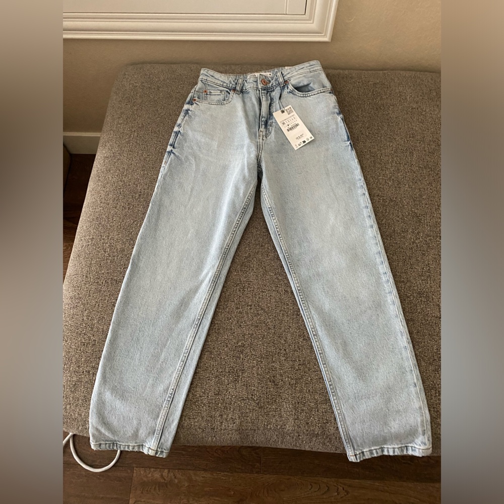 Zara Mom Fit Jeans - Picture 2 of 5